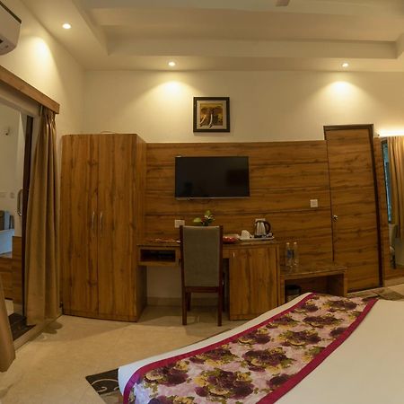 Wood Castle Spa & Resort Dhikuli Bagian luar foto