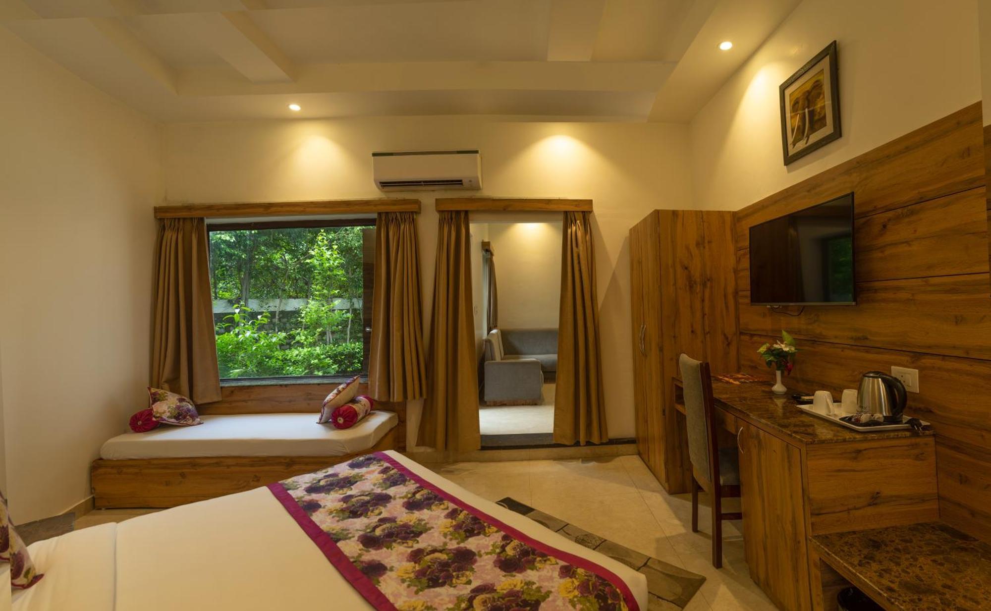 Wood Castle Spa & Resort Dhikuli Bagian luar foto